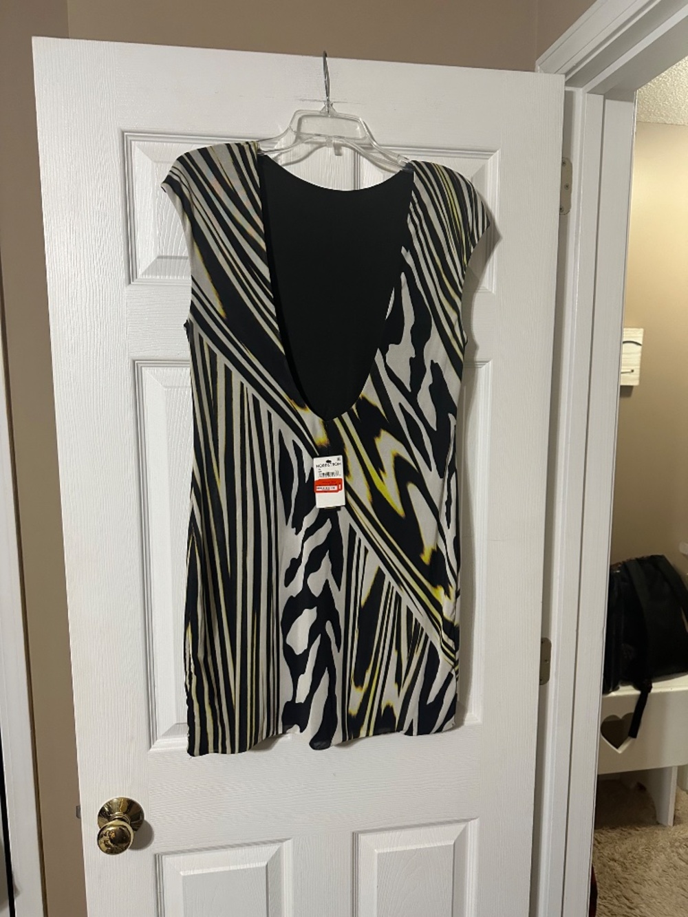 Backless Mini - Picture 2 of 3